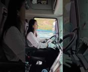 中国女孩开车