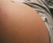 See my teensy little baby kick, right by the bellybutton ♥️ I&#39;m a first time mom pregnant with twin girls �