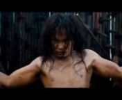 Ong Bak 3 : L&#39;ultime combat : Sortie le 18 janvier 2012 - en DVDnnUn film de Tony Jaa, Panna Rittikrai nAvec Tony Jaa, Primrata Det-Udom, Dan ChupongnnL&#39;histoire de Ong Bak 3 commence lorsque Tien (Tony Jaa) perd ses aptitudes au combat en se faisant torturer et briser les os. Tien est ramené à la vie grâce à Pim, Mein et des villageois de Khone Kana. Alors que Tien est profondément meurtri, il se réfugie dans la méditation enseignée par Phra Bua. Après de longs mois de travail, Tien es