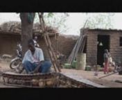BAMAKOSMOS es una serie de “postales audiovisuales” sobre la creación artística contemporánea en la ciudad de Bamako (Mali), realizada por Toni Polo entre noviembre de 2009 y mayo de 2010. Una serie de 20 cortometrajes concebidos como una colección de video-retratos íntimos y personales, que nos dan a conocer la obra y la vida de músicos y artistas plásticos con imágenes que nos hablan de la diversidad étnica, la cultura urbana y la tradicional, la música, las celebraciones, y las