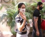 Sara Ali Khan enjoys a cup of coffee post-workout and paps remind her ‘Aaj Propose Day hai’; Watch how she reacts. Meanwhile, we caught a glimpse of Shanaya Kapoor making her way to the dance class carrying a Gucci Ghost graffiti tote. Siddhant Chaturvedi and Ishaan Khatter are back to the bay after completing a schedule of their upcoming film Phone Bhoot in Udaipur alongside Katrina Kaif. Now that the day to celebrate love with your partner is only few days away, seems like Sara isn’t kee