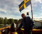 En este vídeo de la región sueca de Värmland, podremos ver las diferentes opciones que nos proporciona el turismo Suecia para disfrutar de unos días de relax y aventura en esta región escandinava.nnNavegamos en el velero, Bojort,replica del siglo XVII, por el lago más grande de Suecia y el segundo de Europa. Podremos comprobar como el capitán del barco me deja llevar el