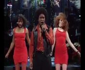 Ladies Man Leon Phelps (Tim Meadows) sings a raunchy holiday song, &#92;