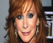 What&#39;s the secret to Reba McEntire&#39;s ageless beauty? If you think it has anything to do with Botox, surgery, or heavy powder, you couldn&#39;t be more wrong.