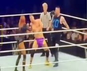 Kevin owens hilariously watch Becky lynch &amp; Grayson suplex struggle at WWE Road to Wrestlemania