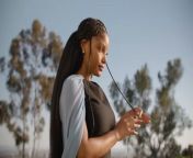 Little Mermaid&#39;s Halle Bailey gives us an acapella performance of &#92;