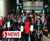 The Malaysian Humanitarian Organisation (MHO) urges the Attorney General to look into the reports of 500 victims of an investment scam.&#60;br/&#62;&#60;br/&#62;Its secretary-general Datuk Hishamuddin Hashim told reporters in front of the Attorney General&#39;s Chambers at Putrajaya on Wednesday (April 17) this was to allow for criminal charges to be taken against the company involved.&#60;br/&#62;&#60;br/&#62;Hishamuddin had gone to the Attorney General&#39;s Chambers to hand over the complaints, legal representation letter and case facts together with more than 100 victims of the investment scam, and said among the tactics used by the syndicate to gain the confidence of victims to invest included using influential figures to promote the investment schemes.&#60;br/&#62;&#60;br/&#62;Read more at https://tinyurl.com/mrp9dez3&#60;br/&#62;&#60;br/&#62;WATCH MORE: https://thestartv.com/c/news&#60;br/&#62;SUBSCRIBE: https://cutt.ly/TheStar&#60;br/&#62;LIKE: https://fb.com/TheStarOnline