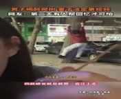 男子晚上喝醉酒爬樹，妻子淡定拍攝視頻記錄。A drunk man climbs a tree while his wife shoots video. from drunk