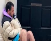 Adam Sandler has been spotted slumped on the pavement outside five-star Claridge&#39;s hotel in Mayfair.&#60;br/&#62;&#60;br/&#62;The A-list actor was seen scrolling his phone yesterday (2/4).&#60;br/&#62;&#60;br/&#62;Corin Richards, 26, who works nearby, was &#92;