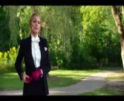 A SIMPLE FAVOR, directed by Paul Feig, centers around Stephanie (Anna Kendrick), a mommy vlogger who seeks to uncover the truth behind her best friend Emily&#39;s (Blake Lively) sudden disappearance from their small town.