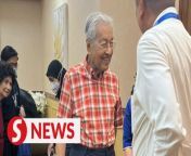 Former prime minister Tun Dr Mahathir Mohamad has been discharged from the National Heart Institute (IJN) after being admitted for 53 days.&#60;br/&#62;&#60;br/&#62;Read more at https://shorturl.at/ruJ14&#60;br/&#62;&#60;br/&#62;WATCH MORE: https://thestartv.com/c/news&#60;br/&#62;SUBSCRIBE: https://cutt.ly/TheStar&#60;br/&#62;LIKE: https://fb.com/TheStarOnline