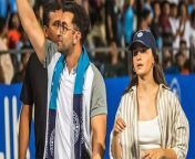 #Alia Bhatt keeps it simple in chic outfit with Ranbir Kapoor as they cheer for Mumbai City FC at ISL semi-finals. Watch the video to know more &#60;br/&#62; &#60;br/&#62;#AliaBhatt #RanbirKapoor #MumbaiCityFC #ViralVideo&#60;br/&#62;~PR.128~ED.141~