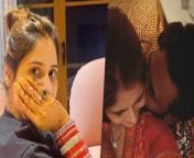 25 अप्रैल को बिजनेसमैन दीपक चौहान की दुल्हनिया बनने के बाद आरती ससुराल में समय बिता रही हैं. हाल में दोनों ने रोमांटिक होते हुए एक फोटो शेयर की है. देखिए वीडियो &#60;br/&#62; &#60;br/&#62;After becoming the bride of businessman Deepak Chauhan on April 25, Aarti is spending time at her in-laws&#39; house. Recently both of them shared a photo while being romantic. watch the video &#60;br/&#62; &#60;br/&#62;#ArtiSingh #ArtisinghHusbandDipakChauhan #ArtiSinghRomantic&#60;br/&#62;~PR.114~ED.284~
