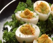 Easter gatherings call for culinary classics, and deviled eggs are no exception. Chef Daniel Fox, shares his expert tips to transform this beloved dish into an Easter centerpiece that will dazzle your guests. Buzz60’s Maria Mercedes Galuppo has the story.